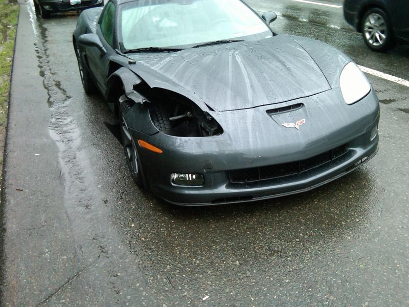 Illustration for article titled Husband's New Corvette Z06 Hit By Wife's Hyundai Genesis